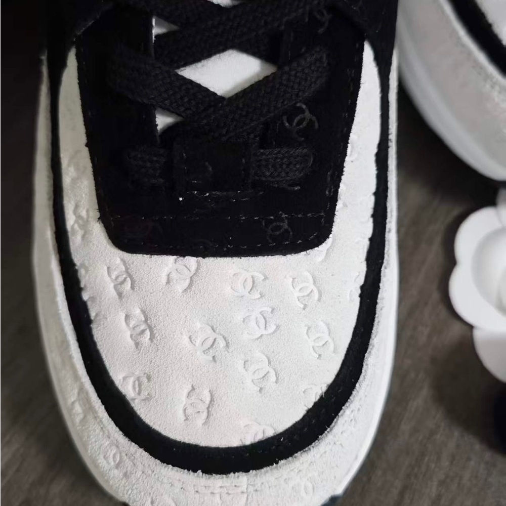 Chanel Black & White CC Logo Sneakers - Picture 4 of 5